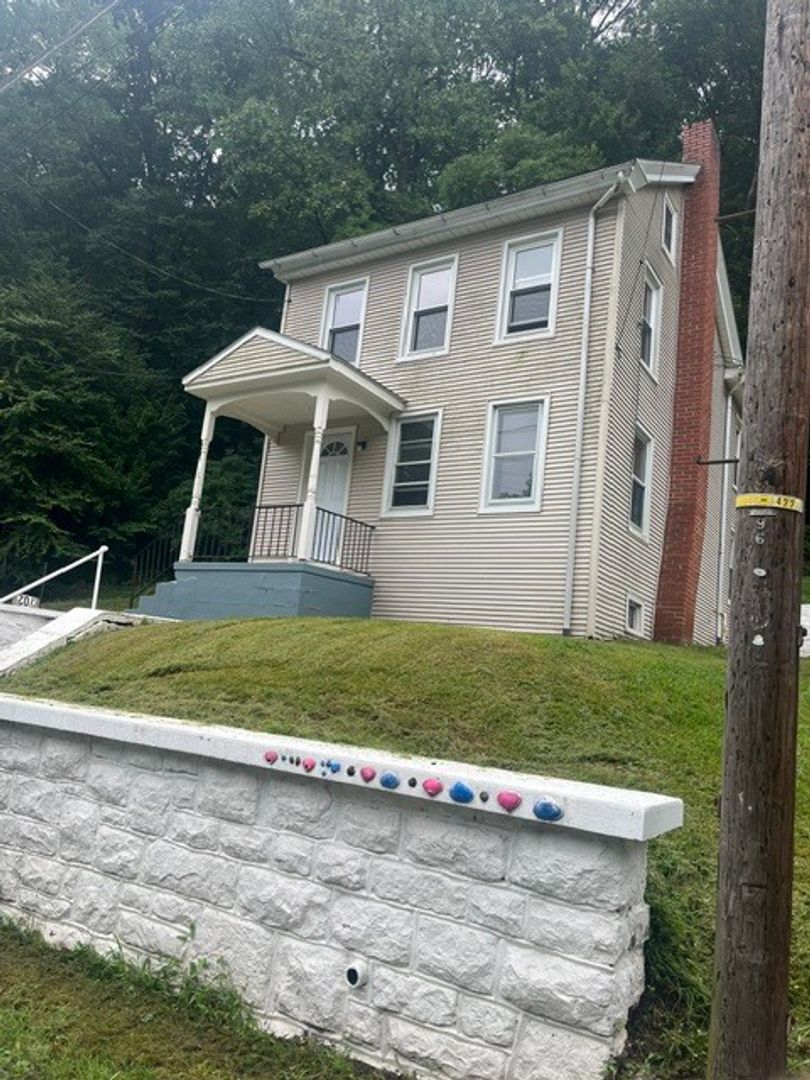 Mohnton House: 702 Wyomissing Road