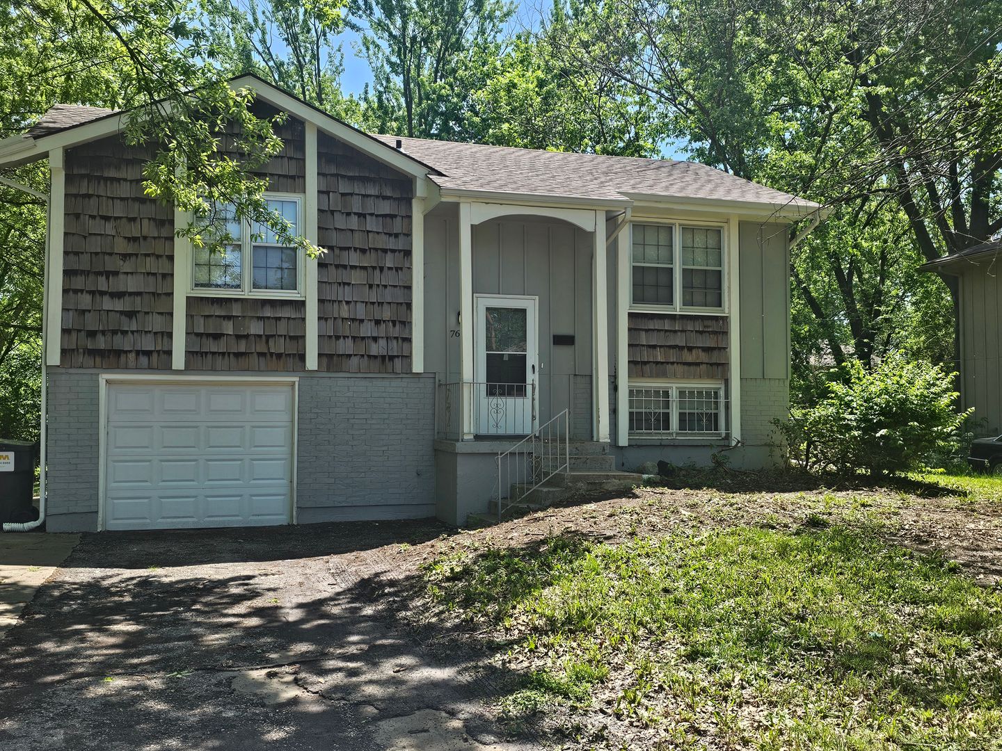 Grandview House: 7601 East 119th Street