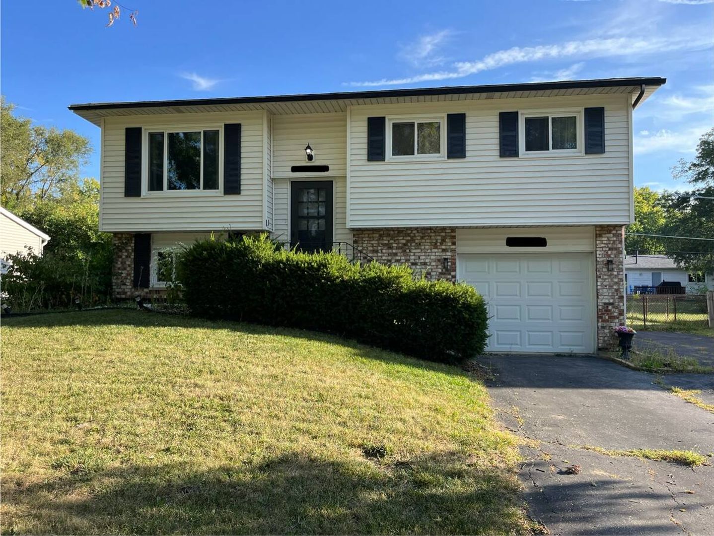 Bolingbrook House: 325 Rockhurst Road
