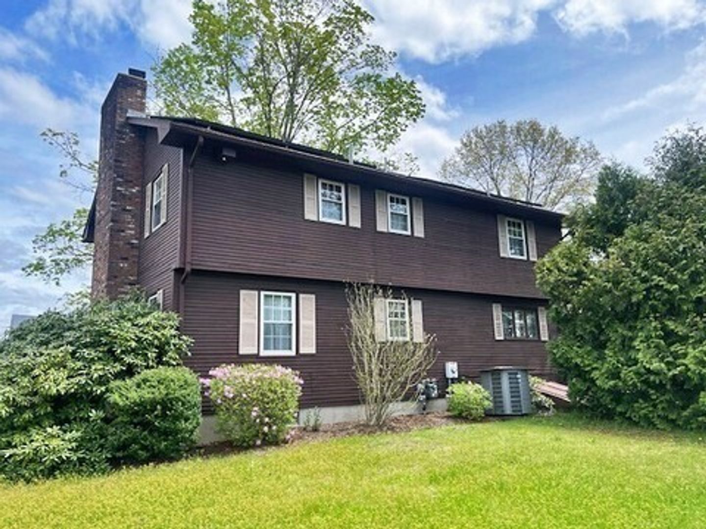 Hatfield House: 73 Elm Street