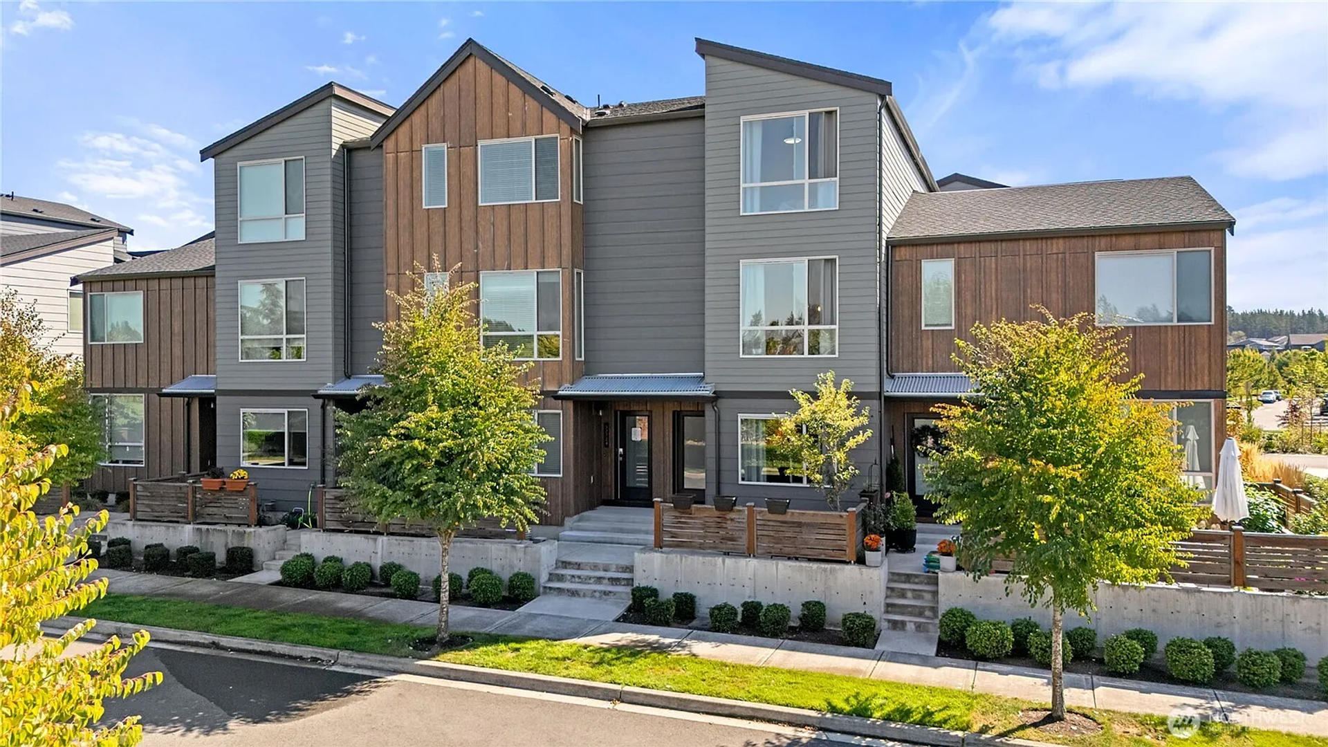 Black Diamond House: 32730 Hemlock Ave SE