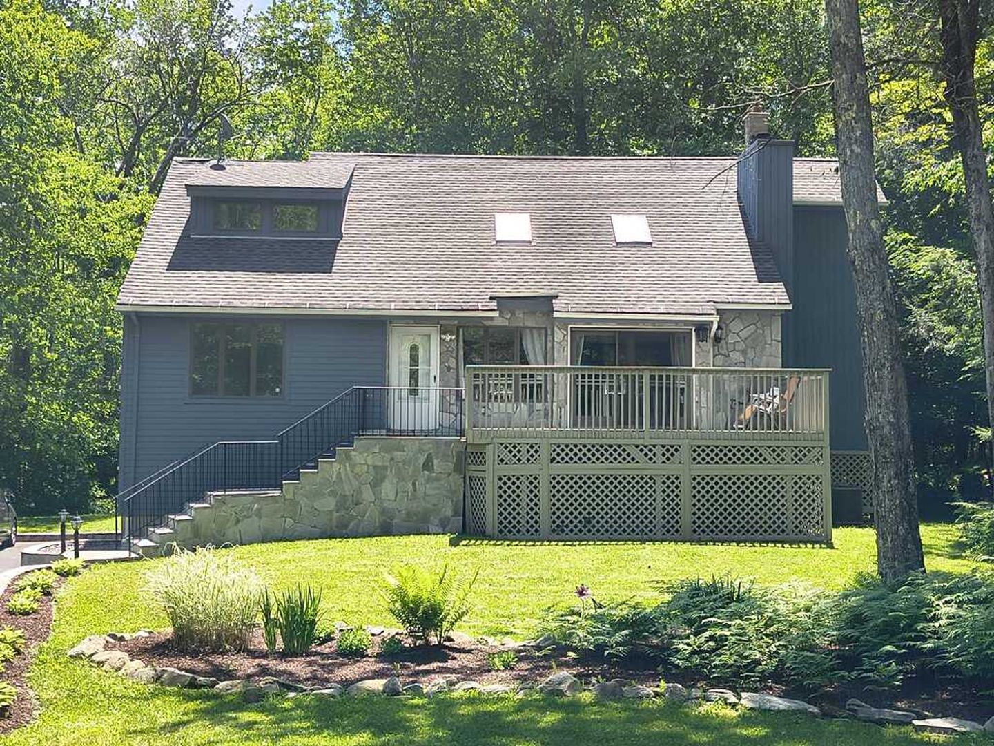 Goshen House: 421 E Hyerdale Drive