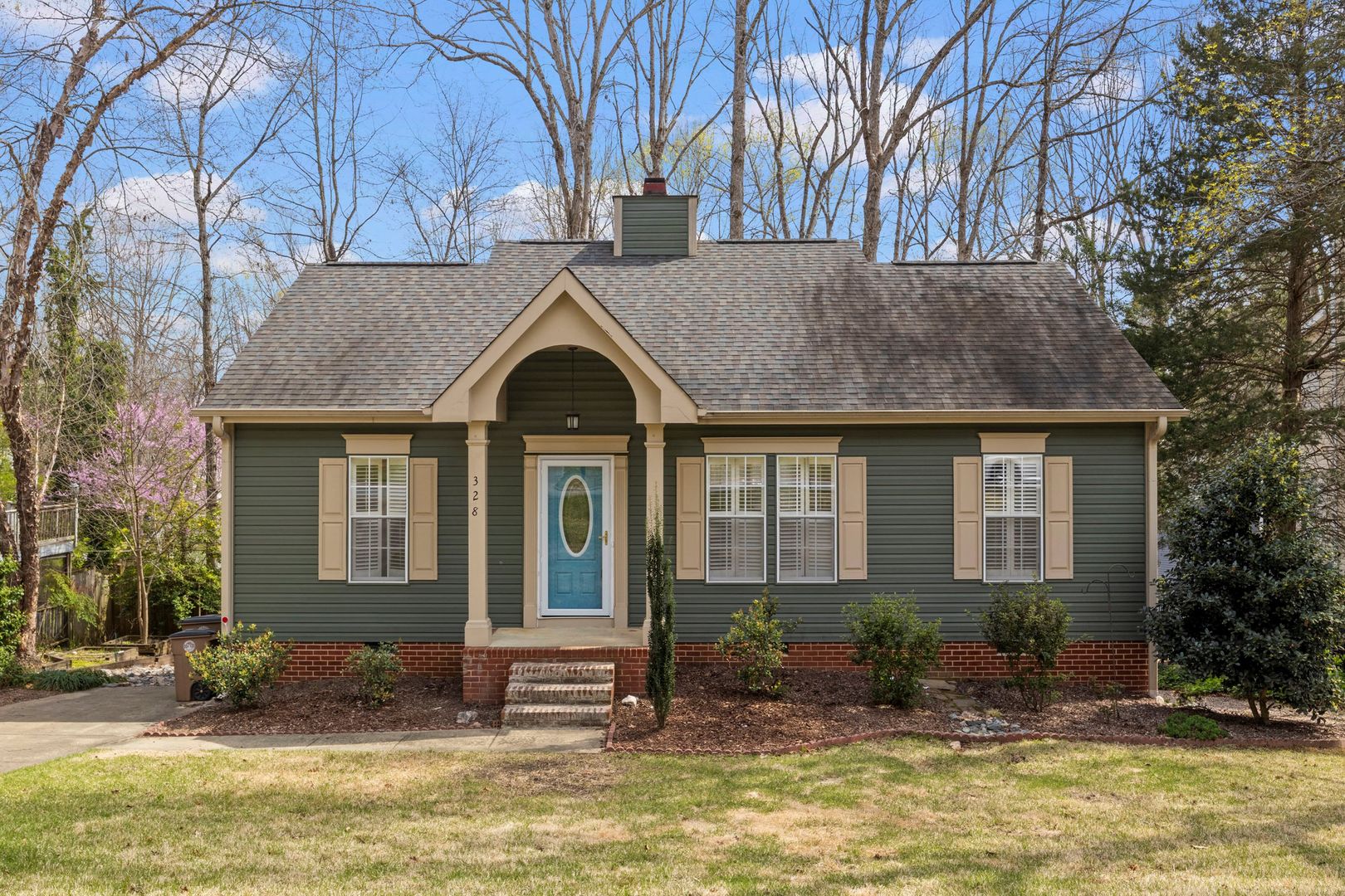 Wake Forest House: 328 Glencoe Dr