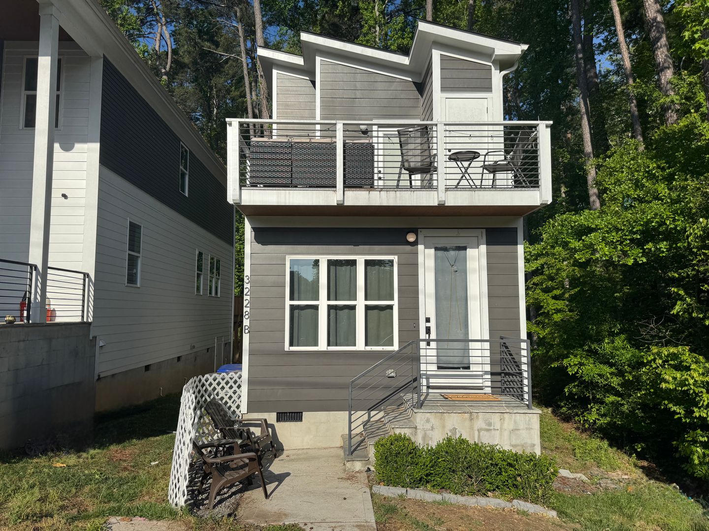 Durham House: 3228 B Rowena Ave