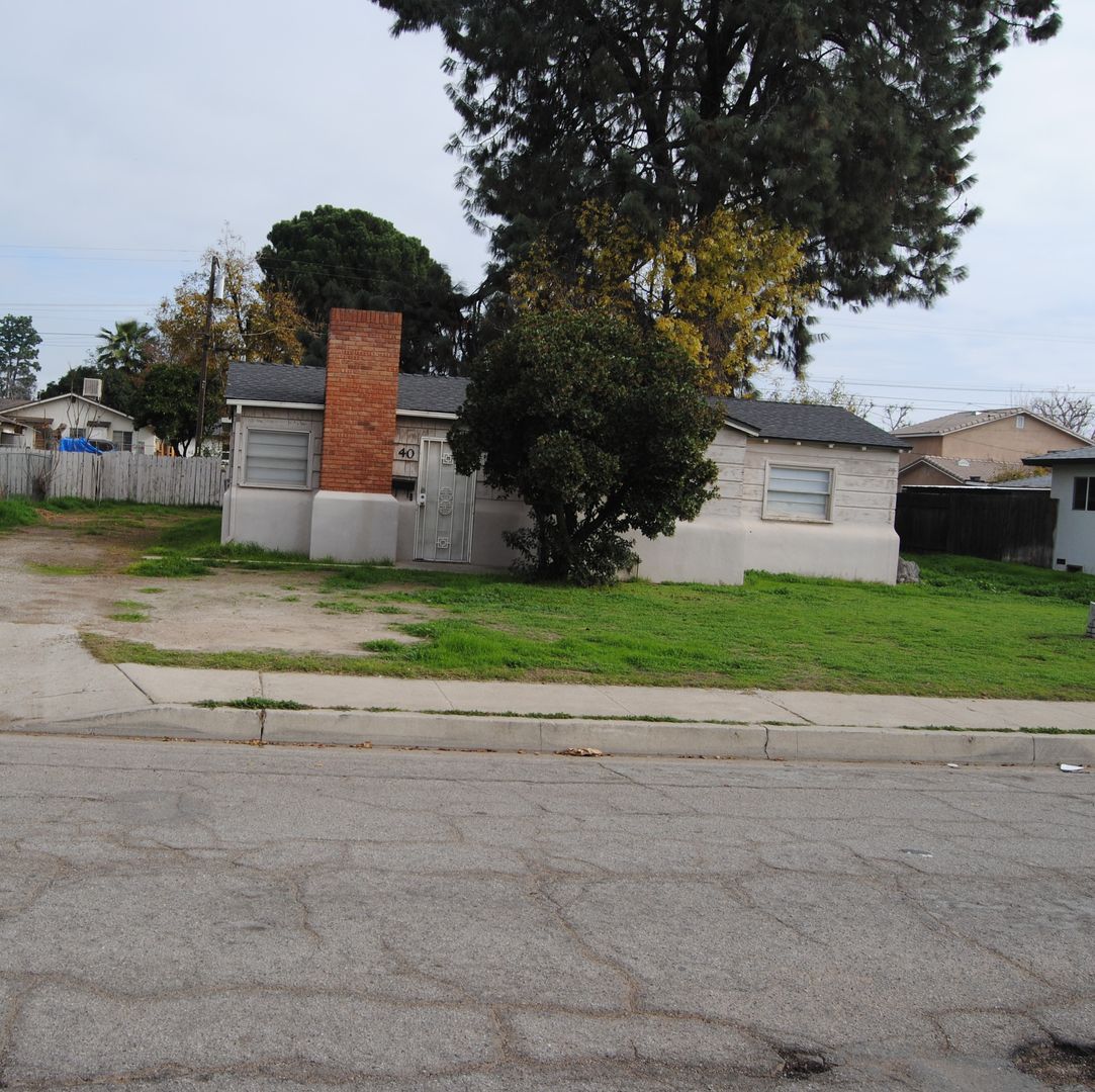 BAKERSFIELD House: 40 MYRTLE ST.