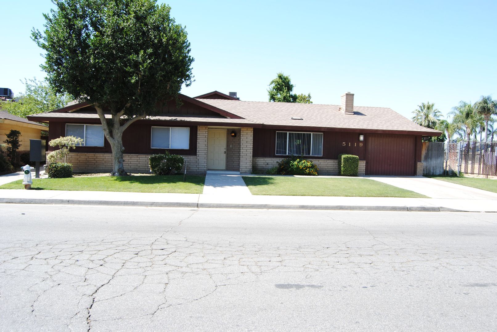 BAKERSFIELD Apartment: 5119 APPLEBLOSSOM DR. #1-10