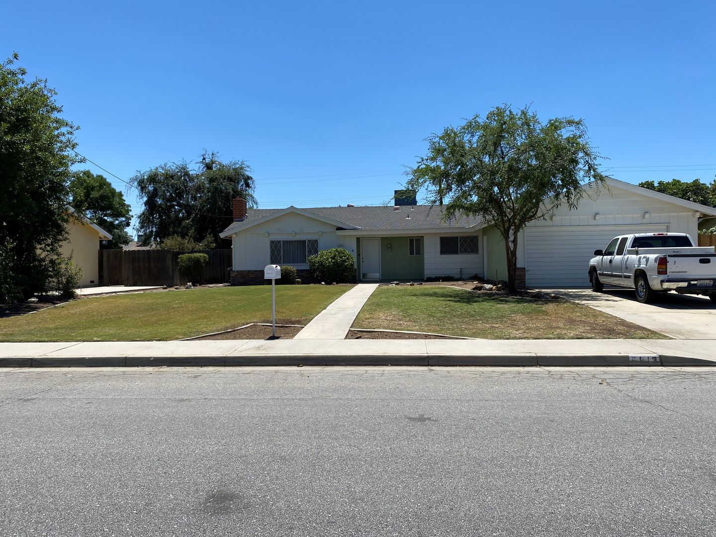 BAKERSFIELD House: 5813 CARISSA AVE.