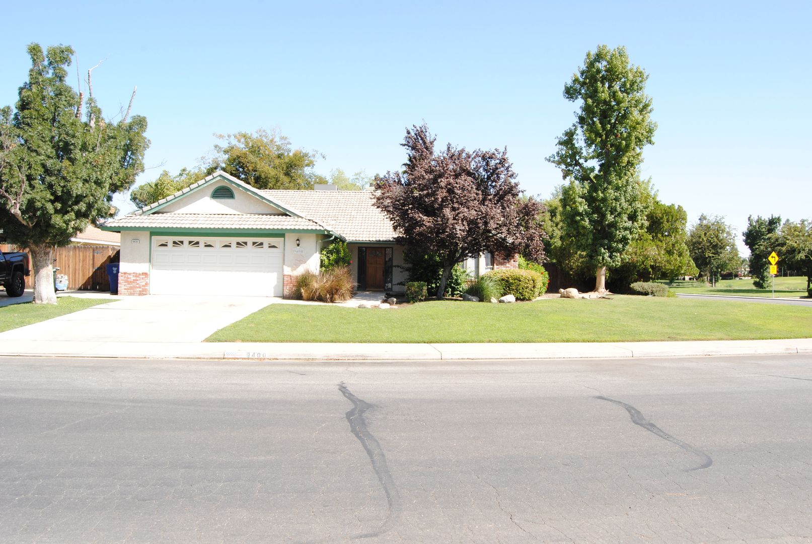 BAKERSFIELD House: 9400 HUNTSMAN OAK CT.