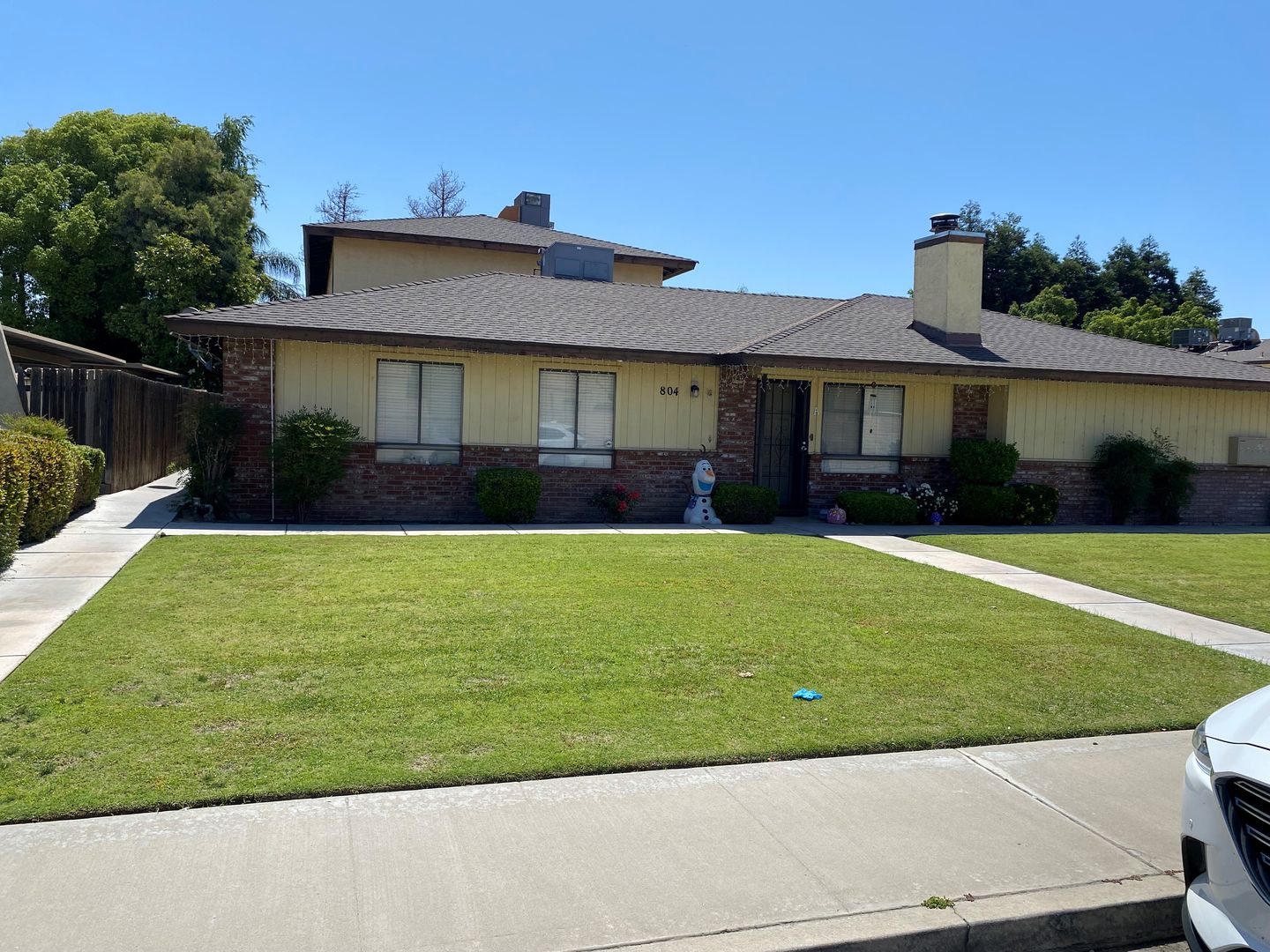 BAKERSFIELD Apartment: 804 QUAILRIDGE RD. #A-E