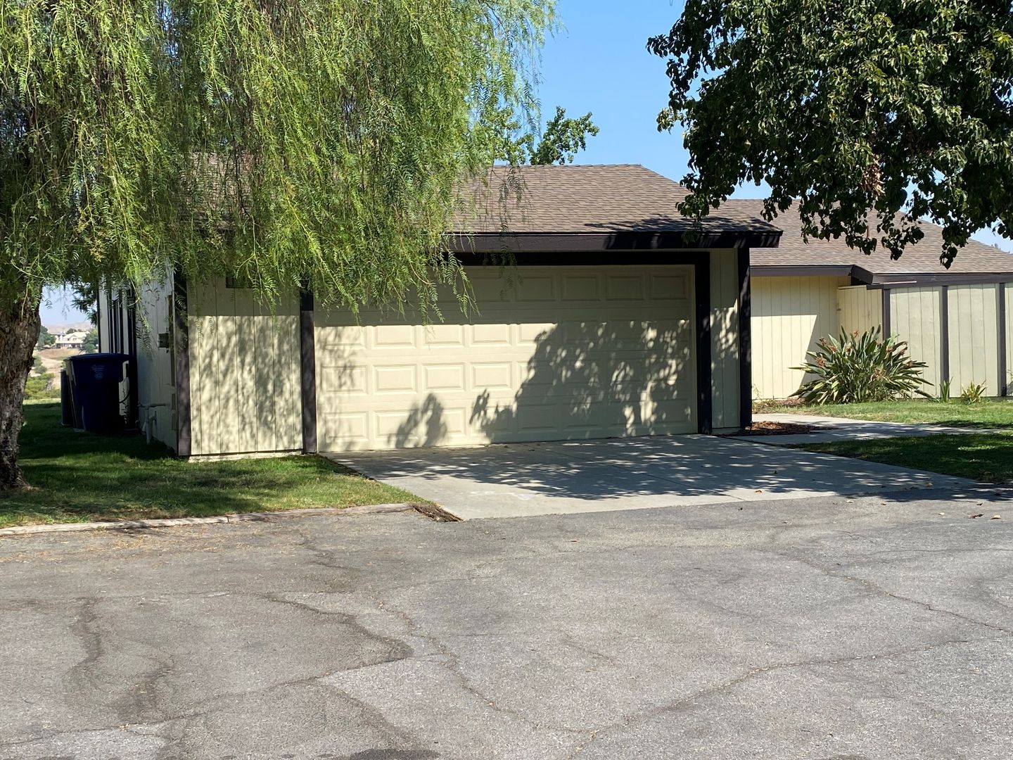 BAKERSFIELD House: 17130 ADVANTAGE POINTE COURT