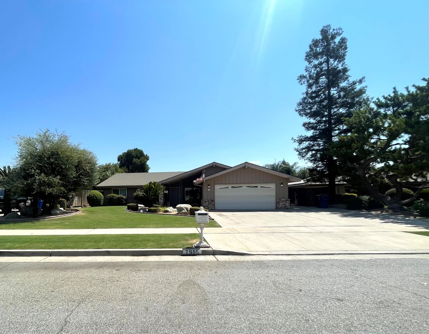 BAKERSFIELD House: 7905 PEMBROKE AVENUE