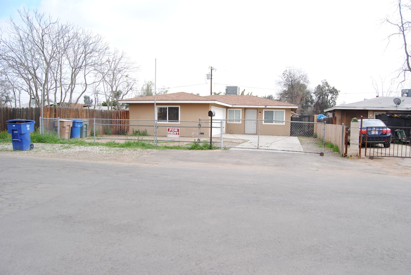 BAKERSFIELD House: 520 DELFINO LANE