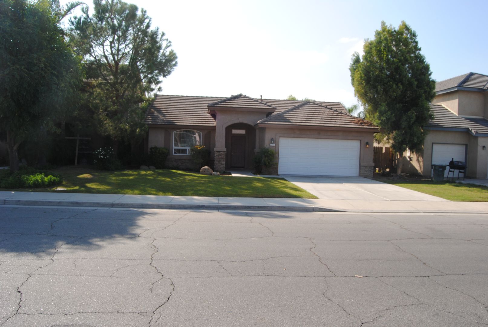 BAKERSFIELD House: 2715 PARADISE POINT PL.