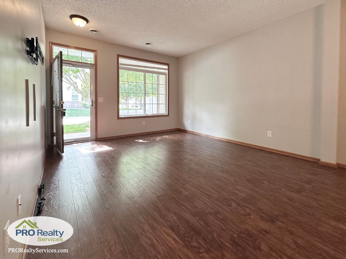 Elk River Townhome: 17127 Polk St NW