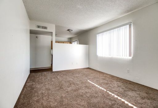 FREE FIRST MONTHS RENT (oac) RENT ONLY $999.00 – photo 1