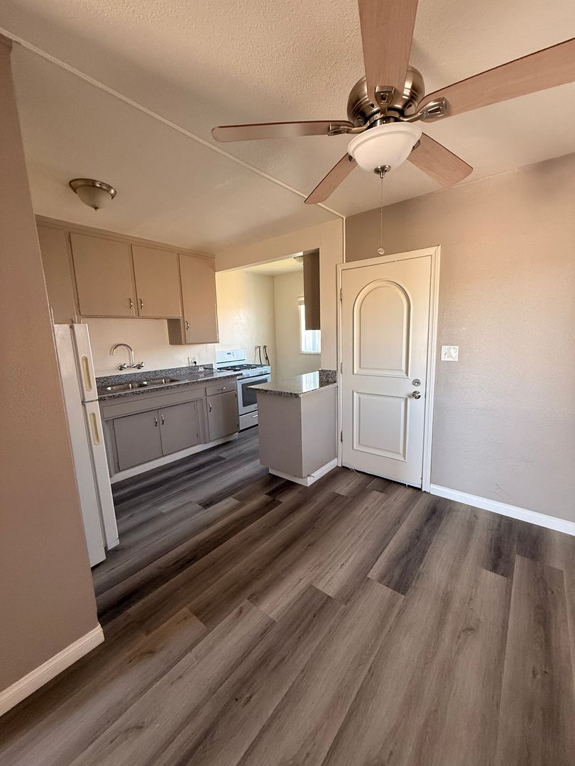 Ridgecrest Apartment: 238 N. Gold Canyon St.