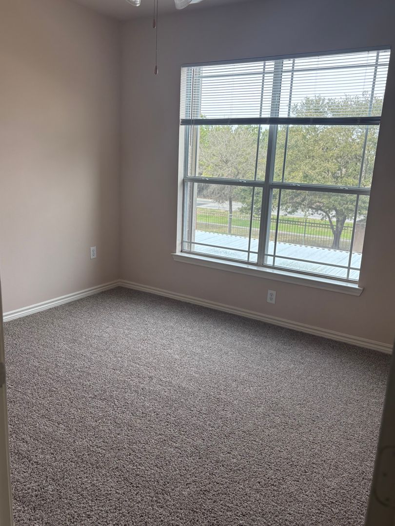 Houston Apartment: 9110 Tidwell Rd