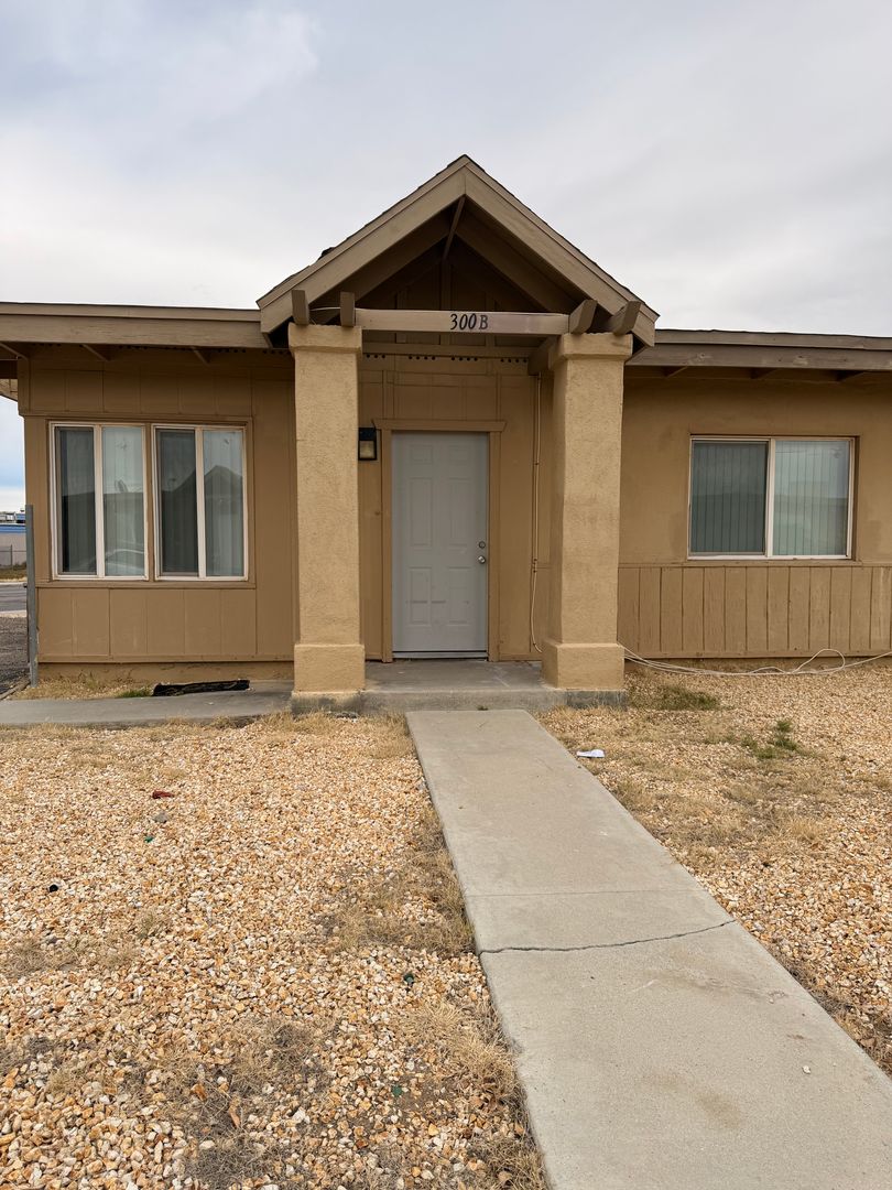 Ridgecrest Apartment: 238 N. Gold Canyon St.