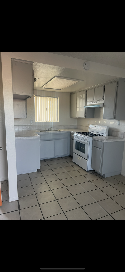 Adelanto Apartment: 11200 Vintage Rd.