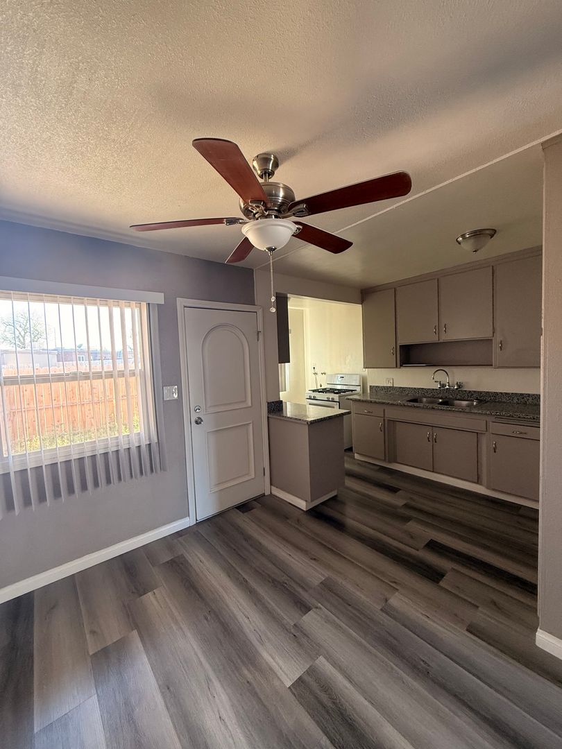 Ridgecrest Apartment: 238 N. Gold Canyon St.