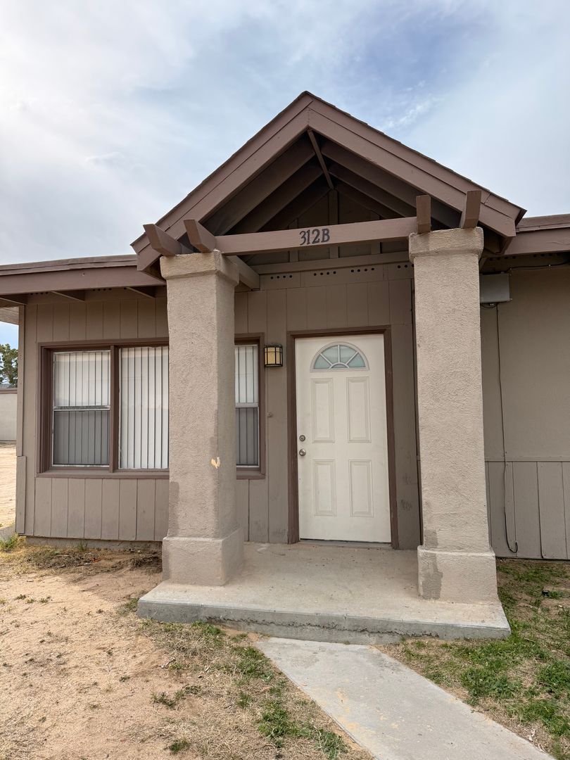 Ridgecrest Apartment: 238 N. Gold Canyon St.