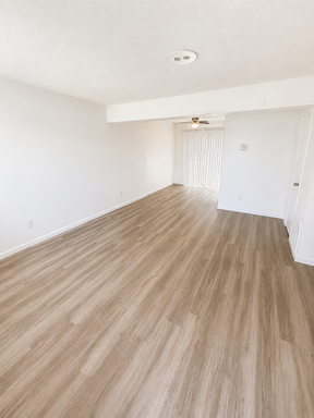 Cozy 2 Bedrooms and 1.5 Bathrooms with Utilities Included – photo 1