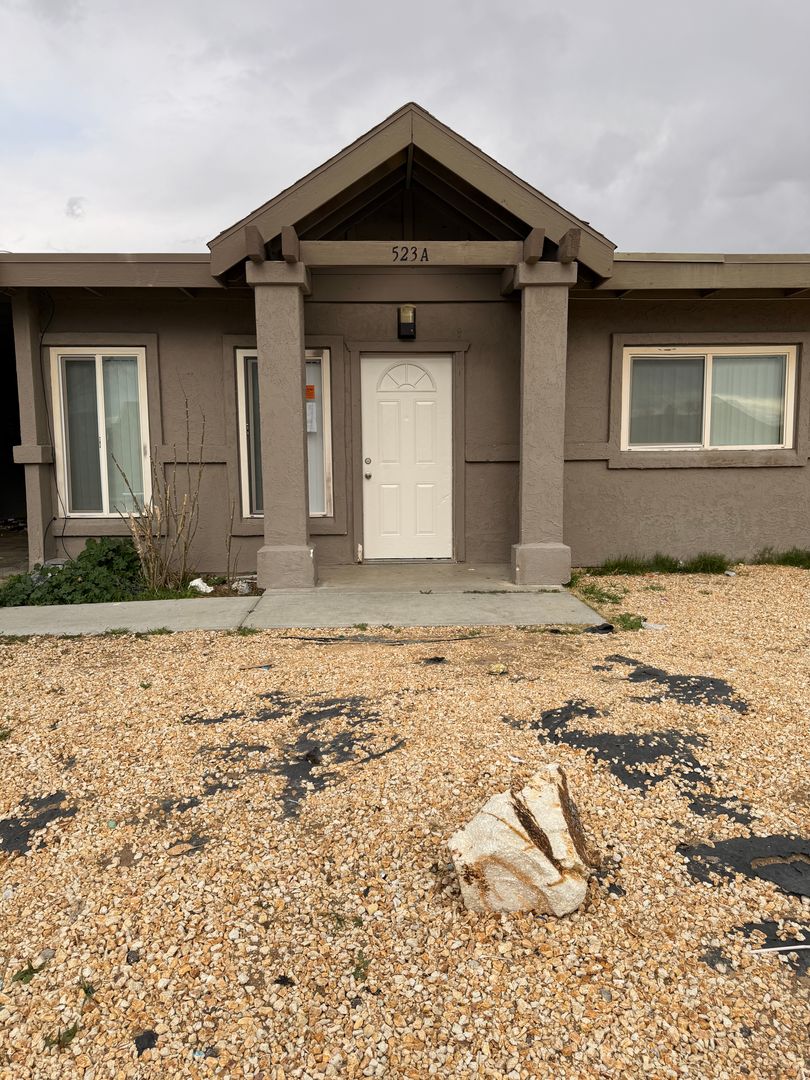 Ridgecrest Apartment: 238 N. Gold Canyon St.