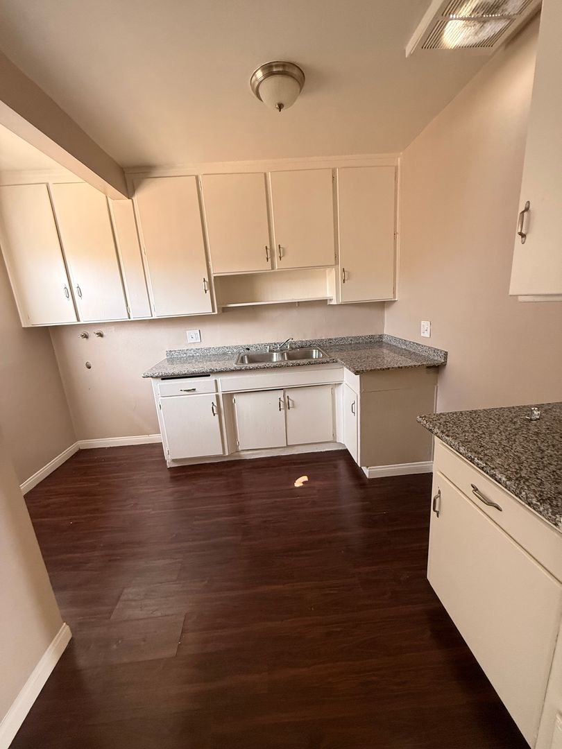 Ridgecrest Apartment: 238 N. Gold Canyon St.