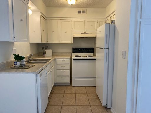 ASK ABOUT OUR MOVE IN SPECIALS!! – photo 1