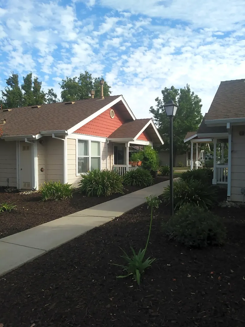 Galt Apartment: 975 Lake Park Ave