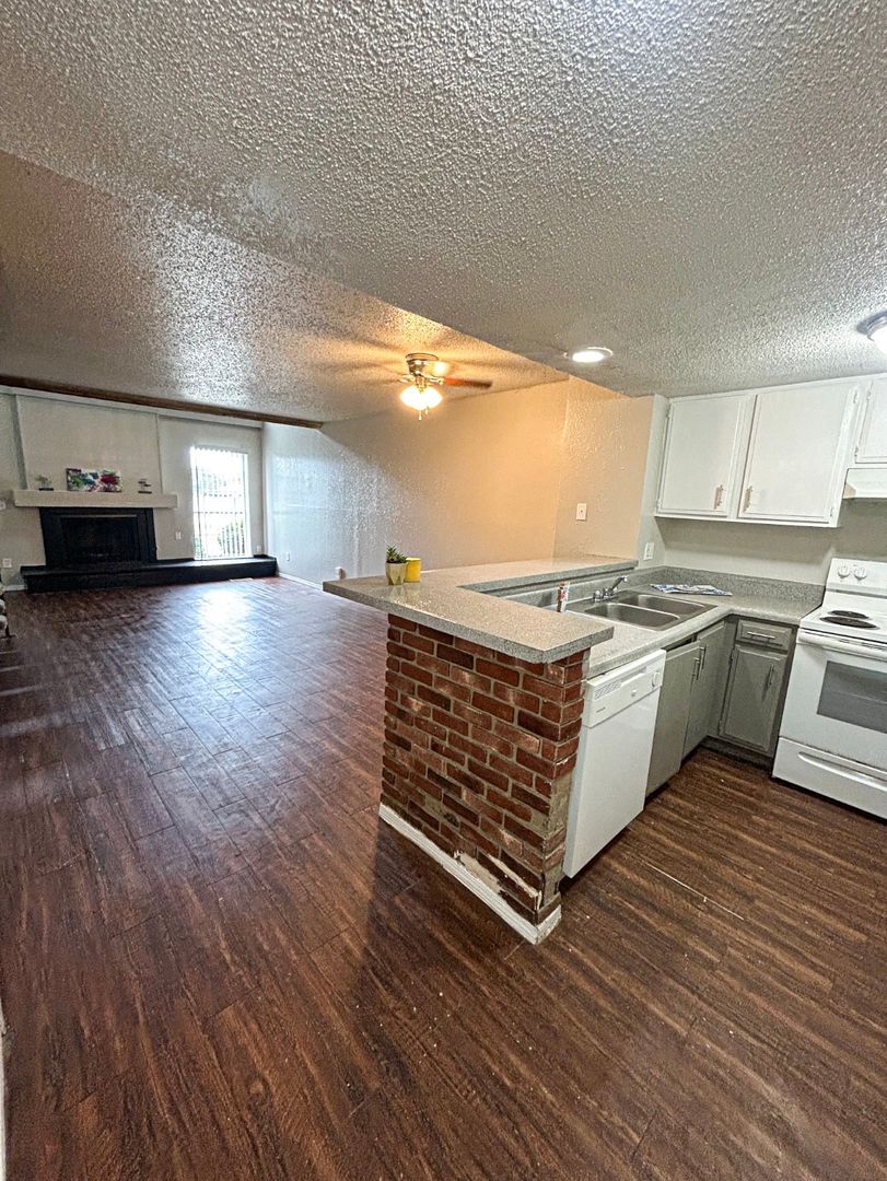 Oklahoma City Apartment: 2600 W I 240 Service Road