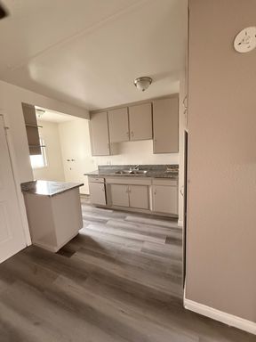 Amazing 2 Bedroom 1 Bath – photo 1
