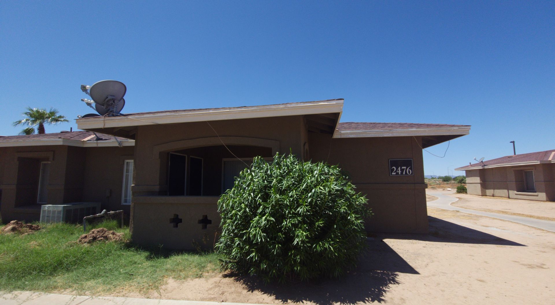 Blythe Apartment: 2200 E Donlon St