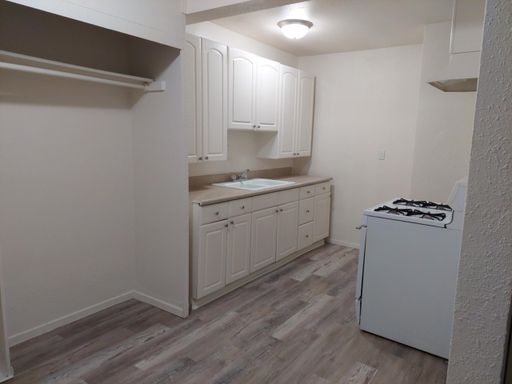 1 Bedroom Available – photo 1