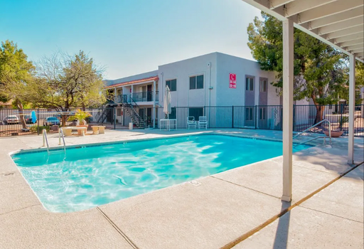 Look & Lease Specials are Waiting for You – photo 1