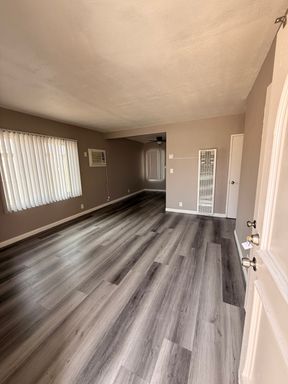 Newly Renovated 2 Bedroom 1 Bath – photo 1