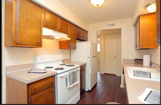 Spacious 1 Bedroom 1 Bath – photo 1