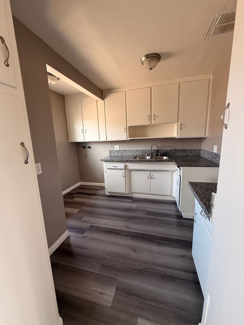 Ridgecrest Apartment: 238 N. Gold Canyon St.