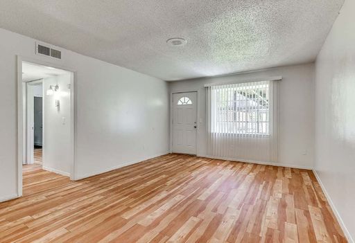 Spacious 2 Bed / 2 Bath Apartment – 950 Sq. Ft. of Comfort! – photo 1
