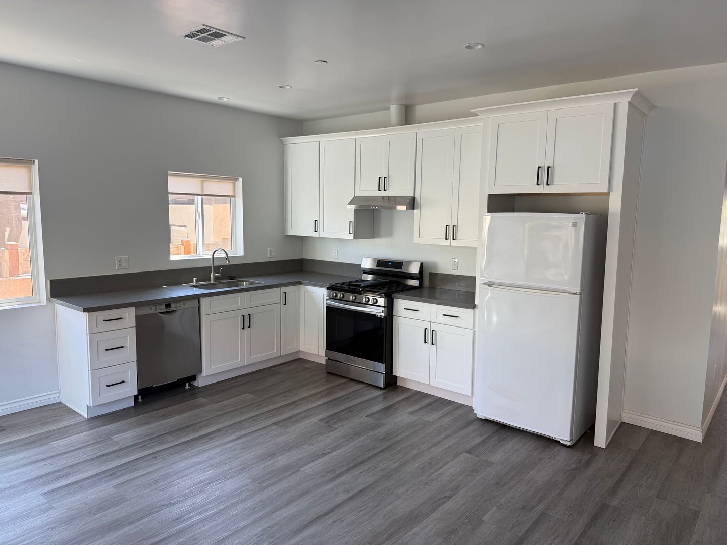 Alhambra Apartment: 2804-2806 W Grand Ave