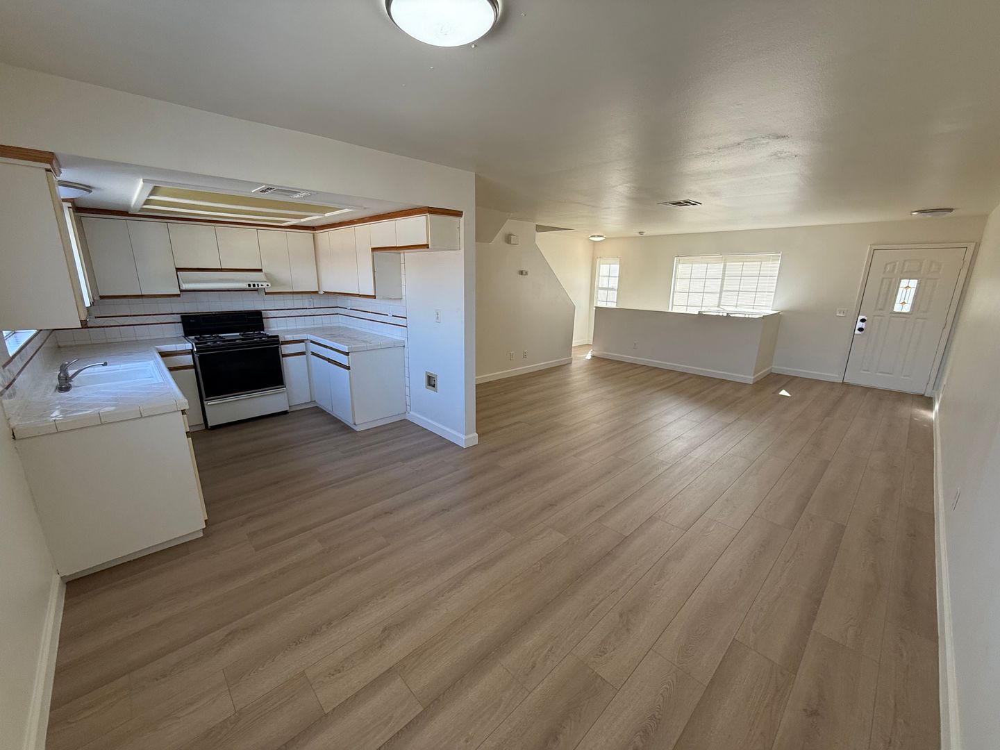 Rosemead Apartment: 7535 Hellman Ave