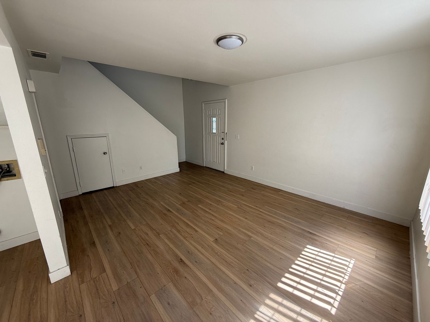 Rosemead Apartment: 7535 Hellman Ave