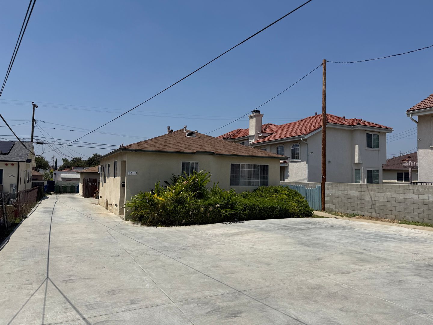 Alhambra Apartment: 1617-1619 S Atlantic Blvd