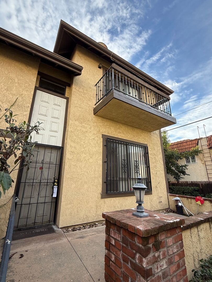 Monterey Park Townhome: 435 N Alhambra Ave #E