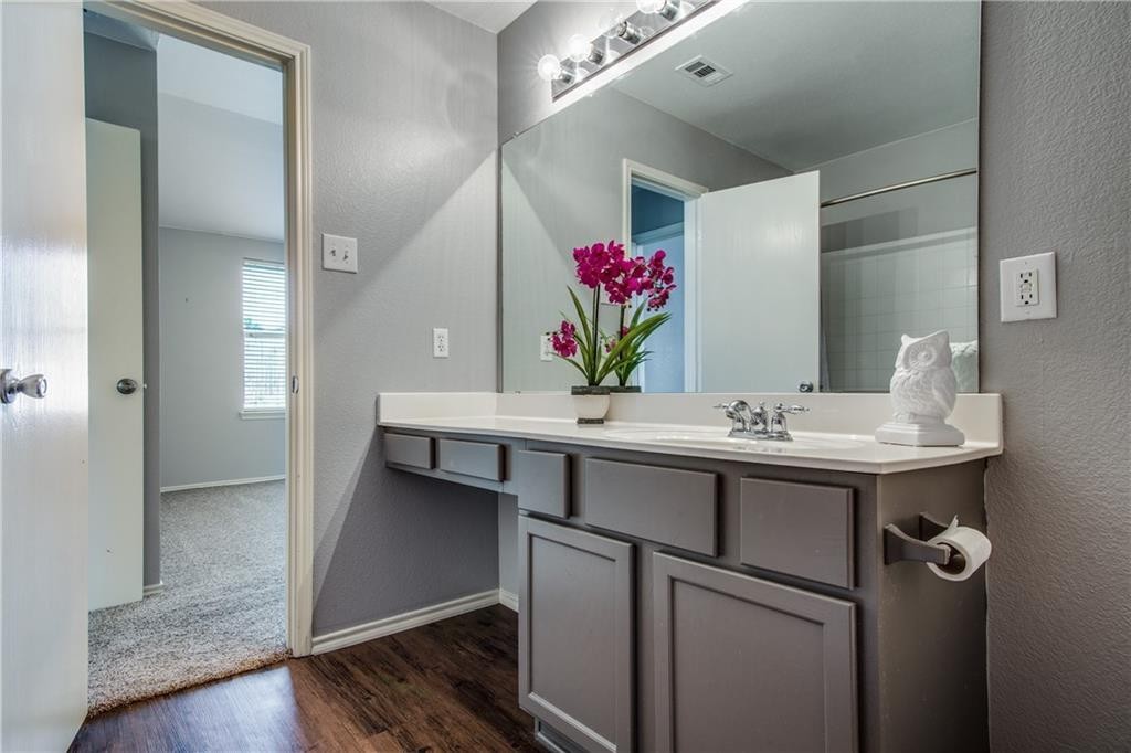 Roanoke House: 3608 Diamond Ranch Rd