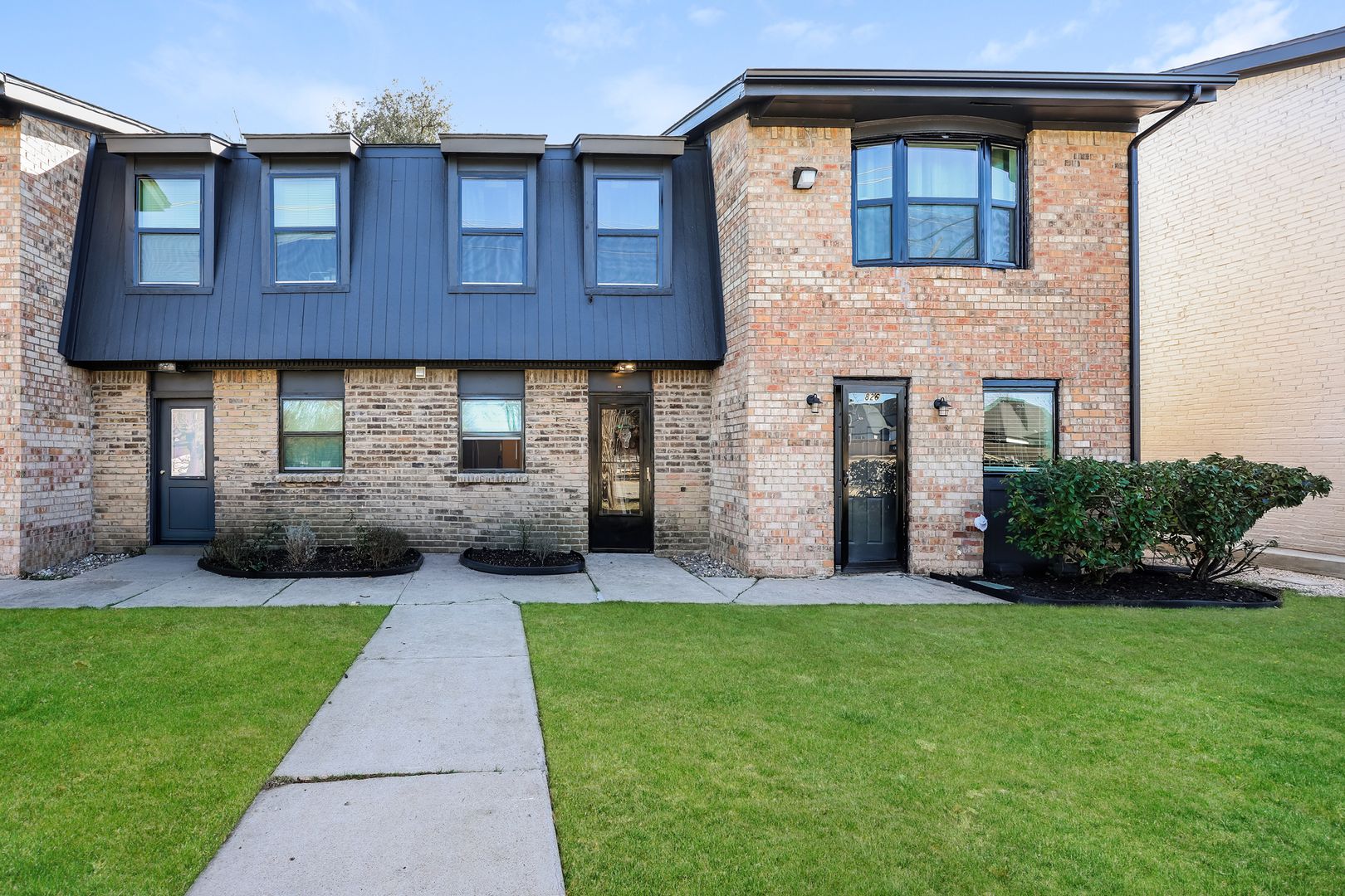 Grapevine Apartment: 826 Wildwood Ln.