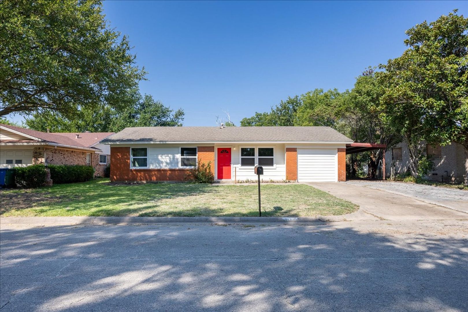 Sanger House: 103 Hillcrest Dr