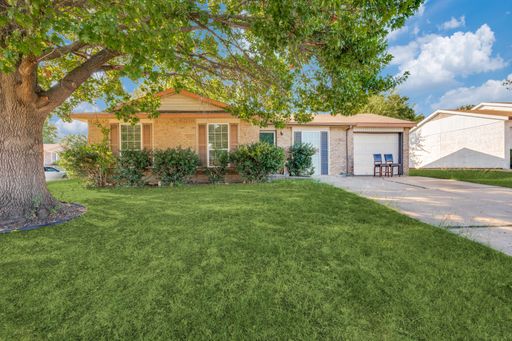 2326 Newbury – photo 1