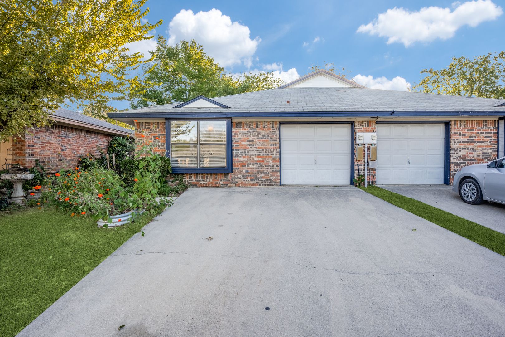 Denton House: 325 Casie Ct