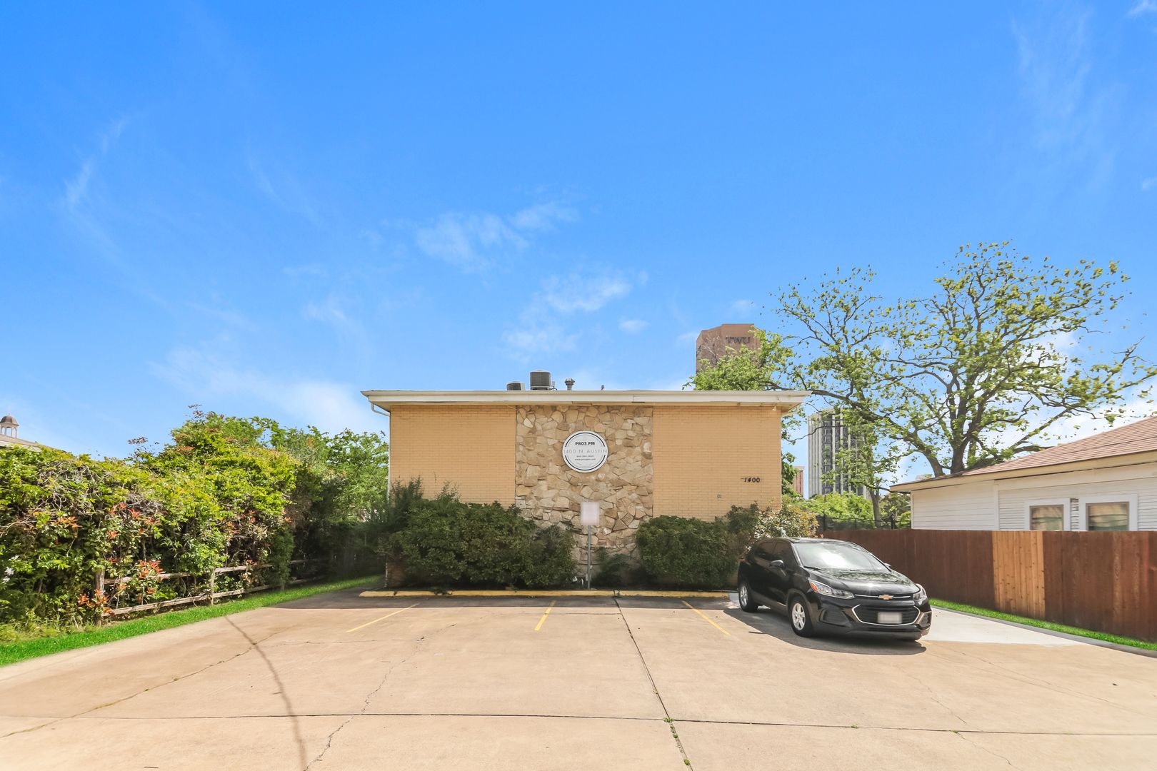 Denton Apartment: 1400 N Austin St.